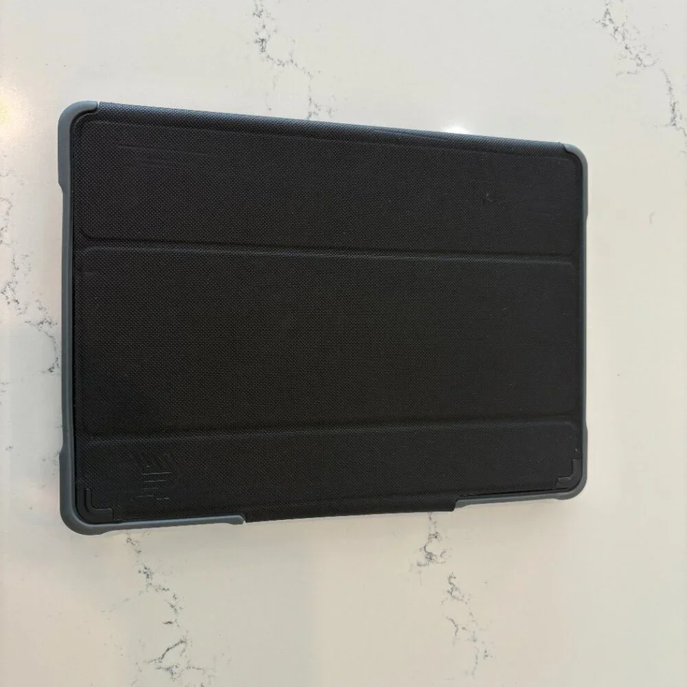 iPad - 6th Generation - with case & charging cord